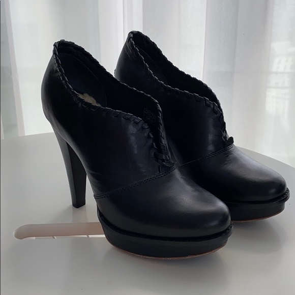 UGG - Picture 2 of 4